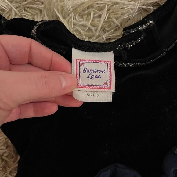 Girls dress size 5 - Picture 2 of 3